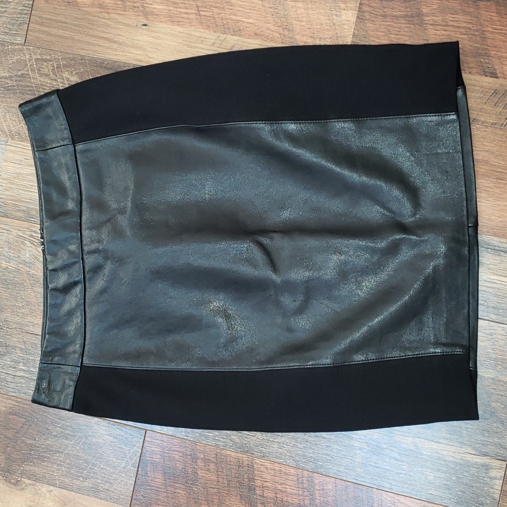 Loft Black Leather Pencil Skirt with Stretchy Side Panels, Size 00